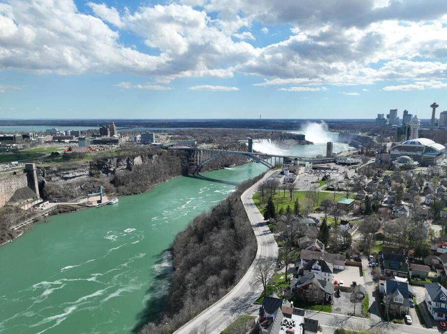Renovated 3 Bedroom House-Niagara View