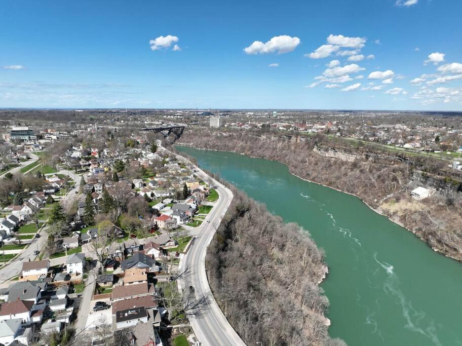 Renovated 3 Bedroom House-Niagara View