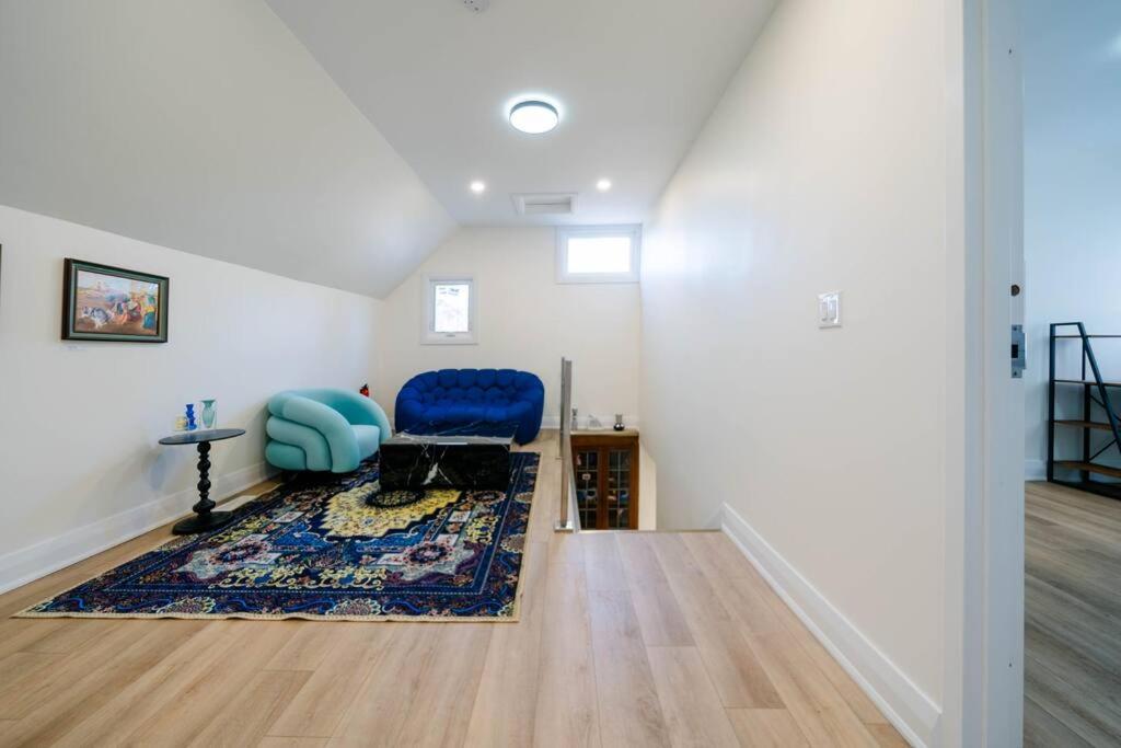 Renovated 3 Bedroom House-Niagara View