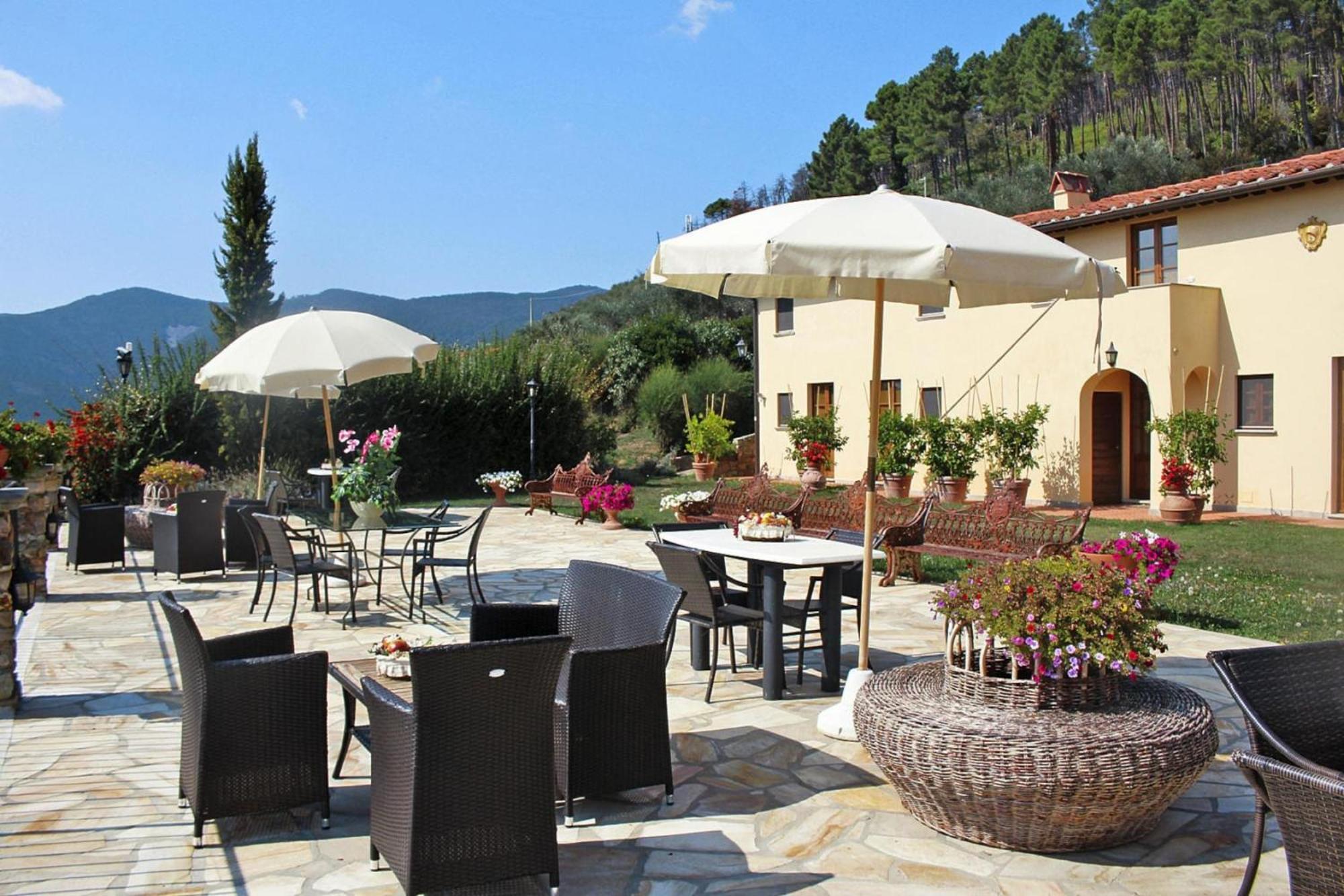 Estate in Monte Serra with Panoramic Views