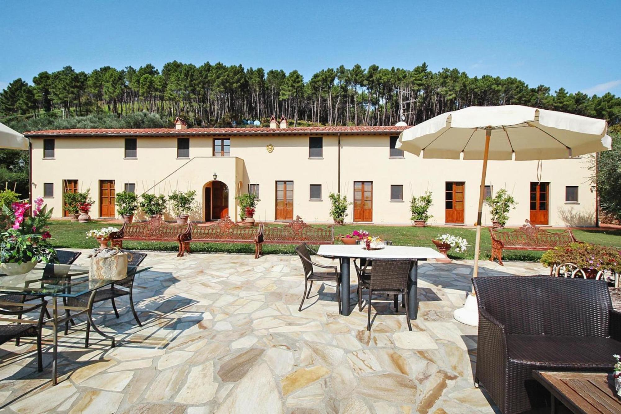 Estate in Monte Serra with Panoramic Views