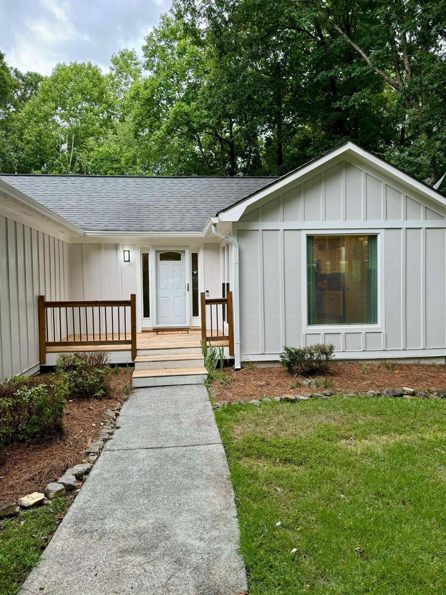 Modern Spacious Retreat near Braves stadium view 3
