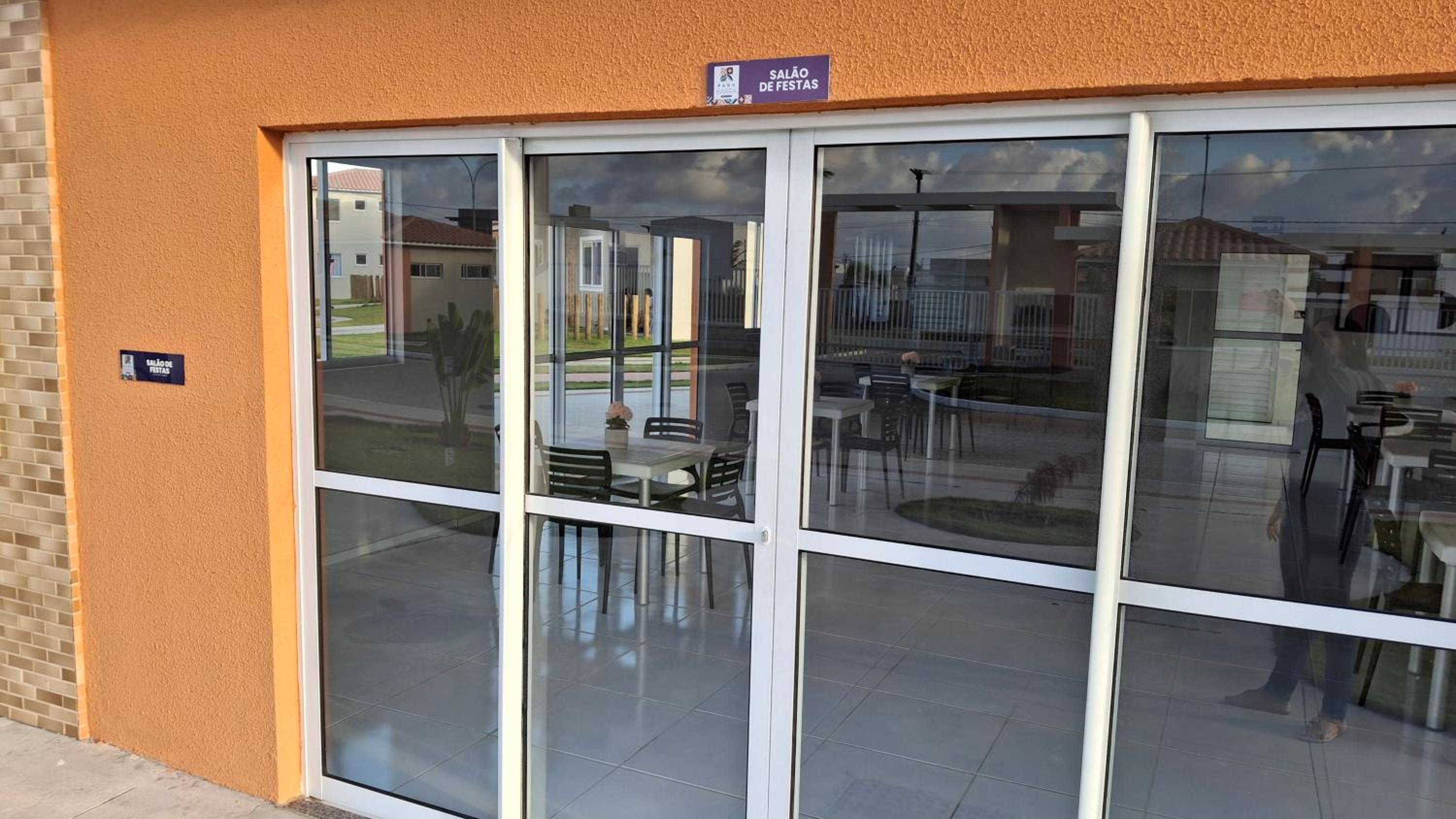 Apto 2 quartos condomínio club 2