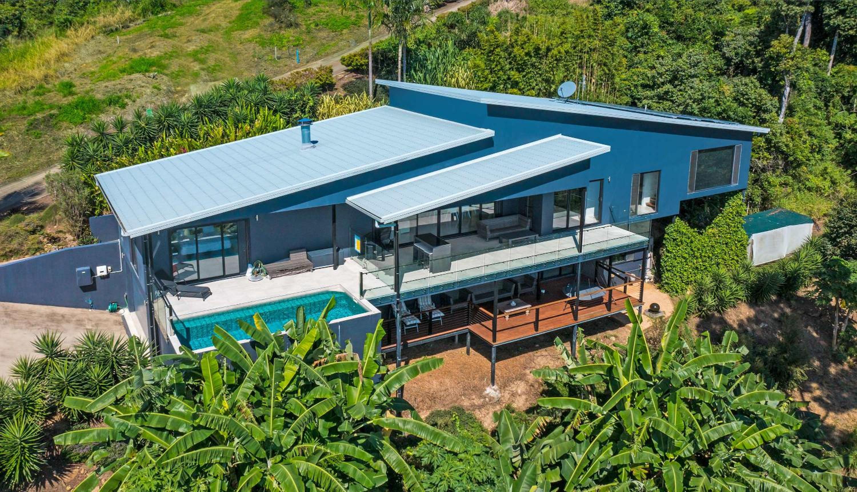 'Nine Islands' Airlie Beach Luxury Holiday Home with ocean views