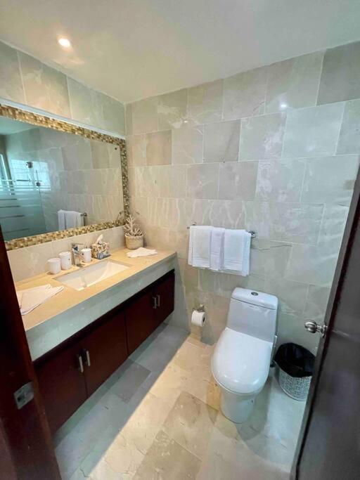 Penthouse frente a la playa en Emotions Hodelpa, Playa Dorada view 3