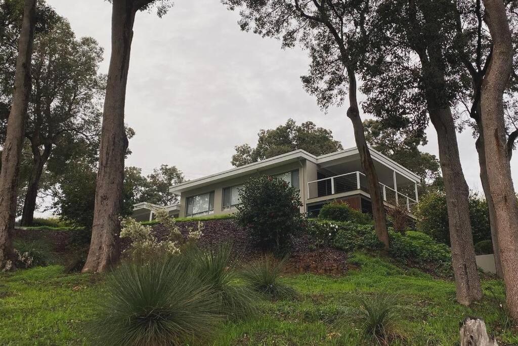 Lesmurdie Lodge