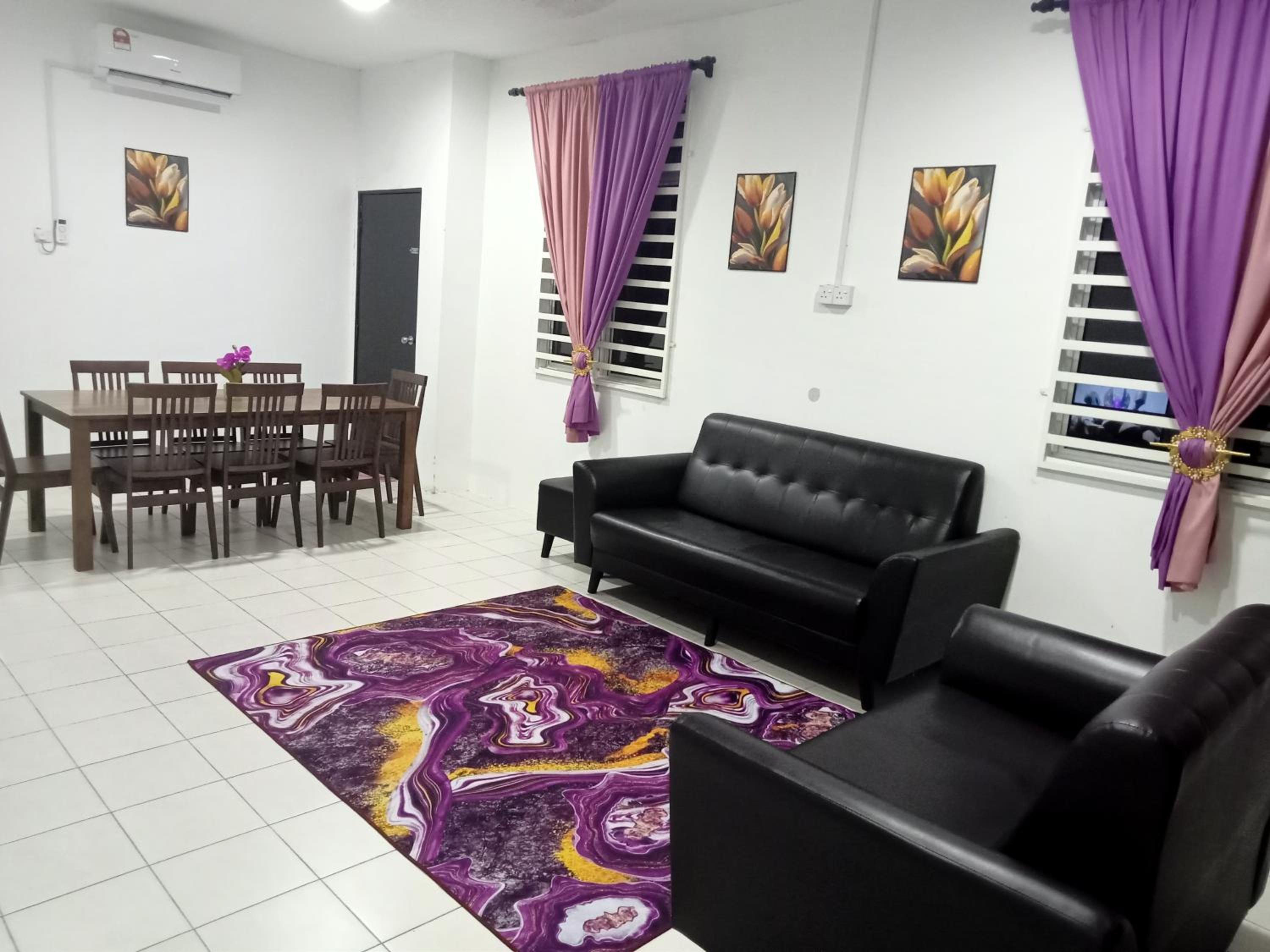Hotel Sweet Purple Homestay Gambang Jaya - Image 1