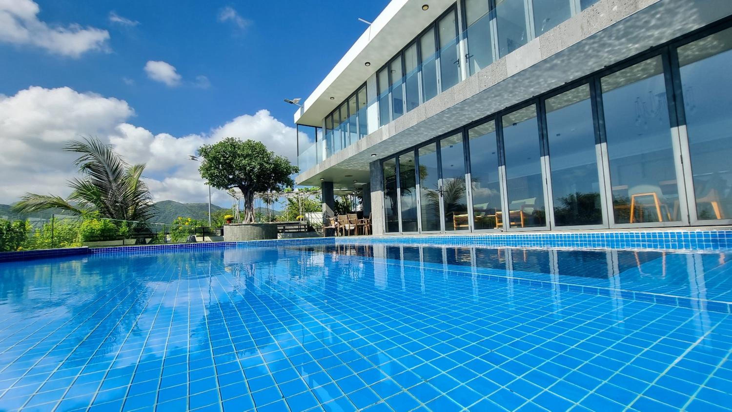 Anh Nguyen Oceanfront Luxury Villas Nha Trang view 4
