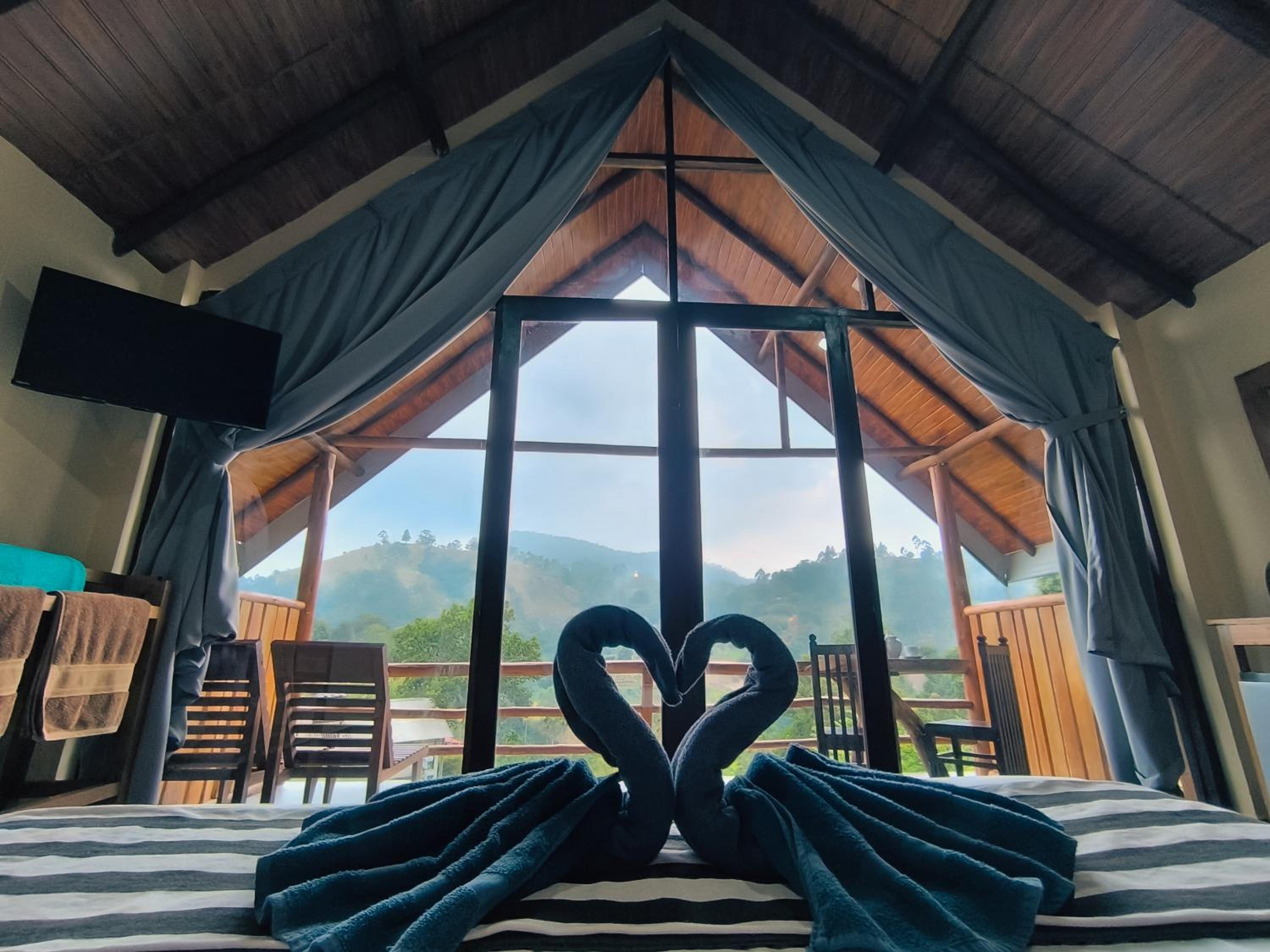 Ella Lovers View Cabins