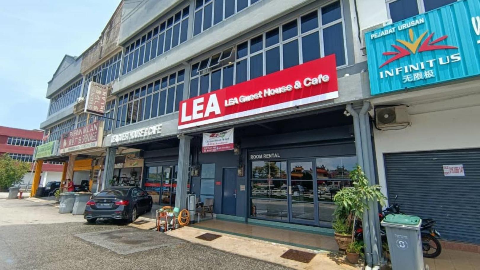 LEA GUEST HOUSE & CAFE Lukut photo 1