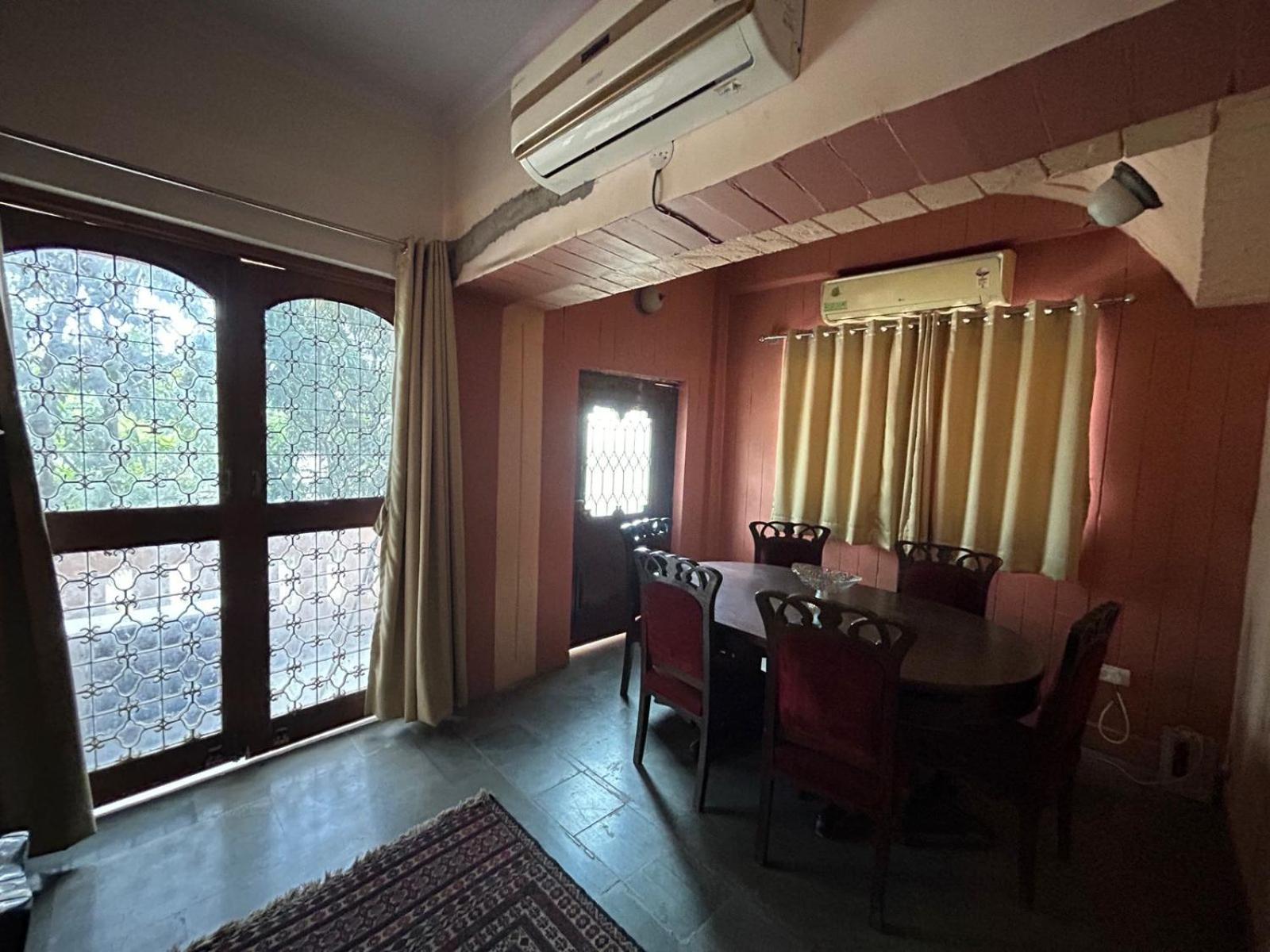 HOTEL O CHAPS'LE guest house kankarbagh
