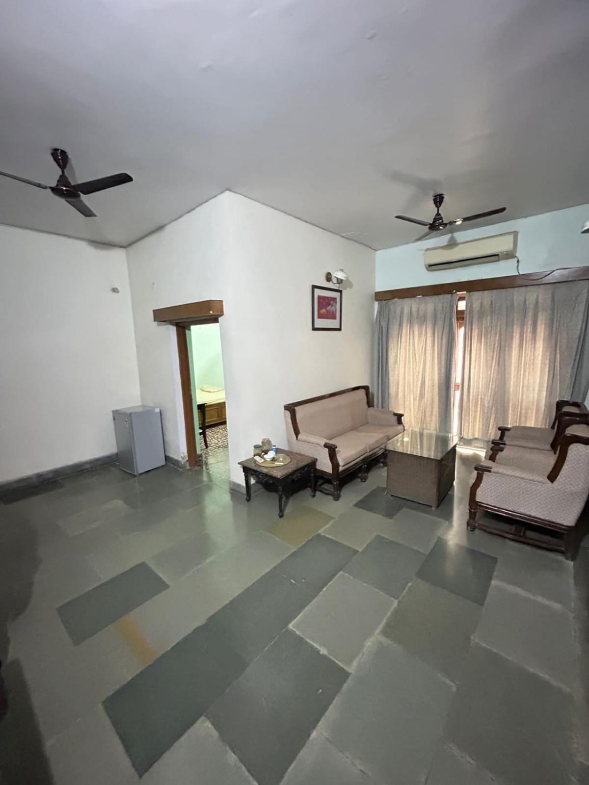 HOTEL O CHAPS'LE guest house kankarbagh