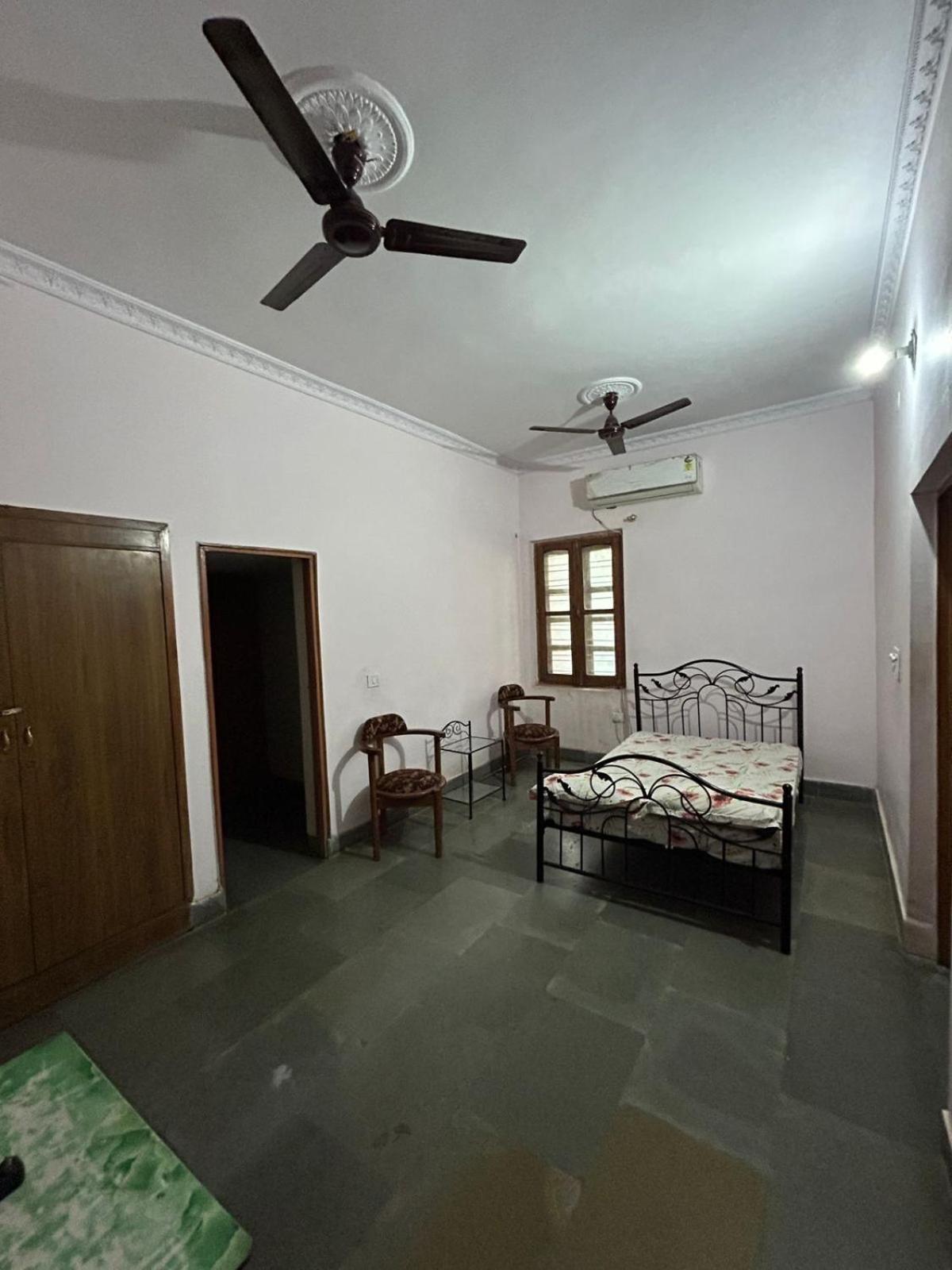 HOTEL O CHAPS'LE guest house kankarbagh