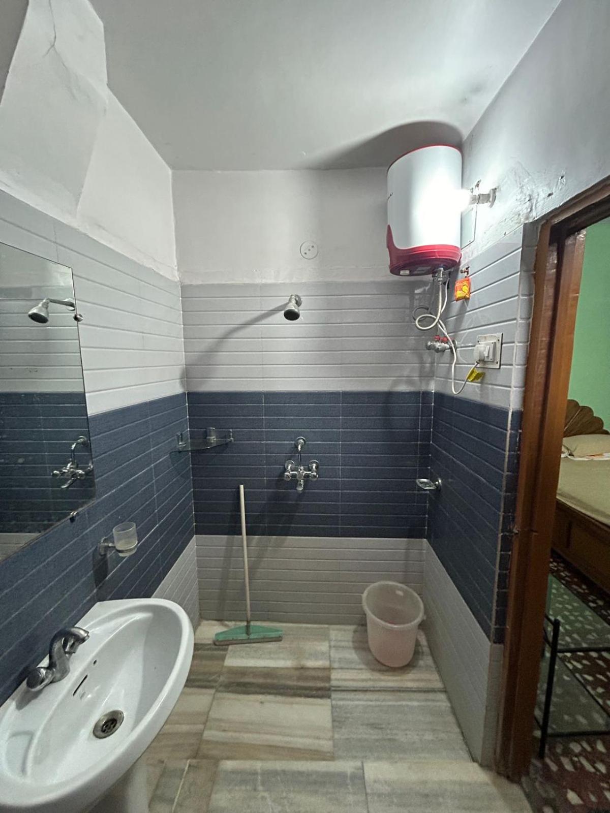 HOTEL O CHAPS'LE guest house kankarbagh