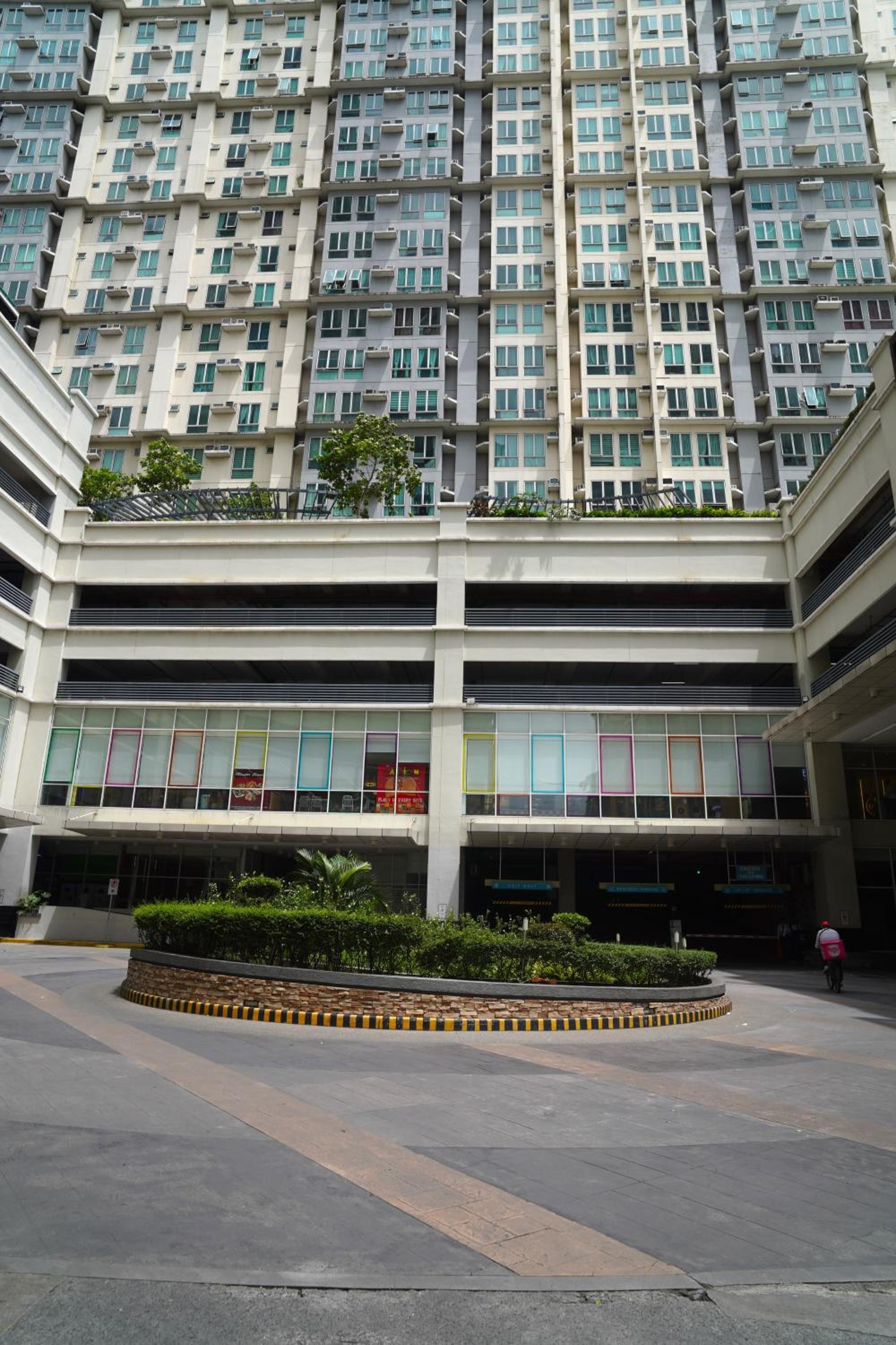 San Lorenzo Place Mall & Residences Tower 3 by Magallanes MRT station Makati