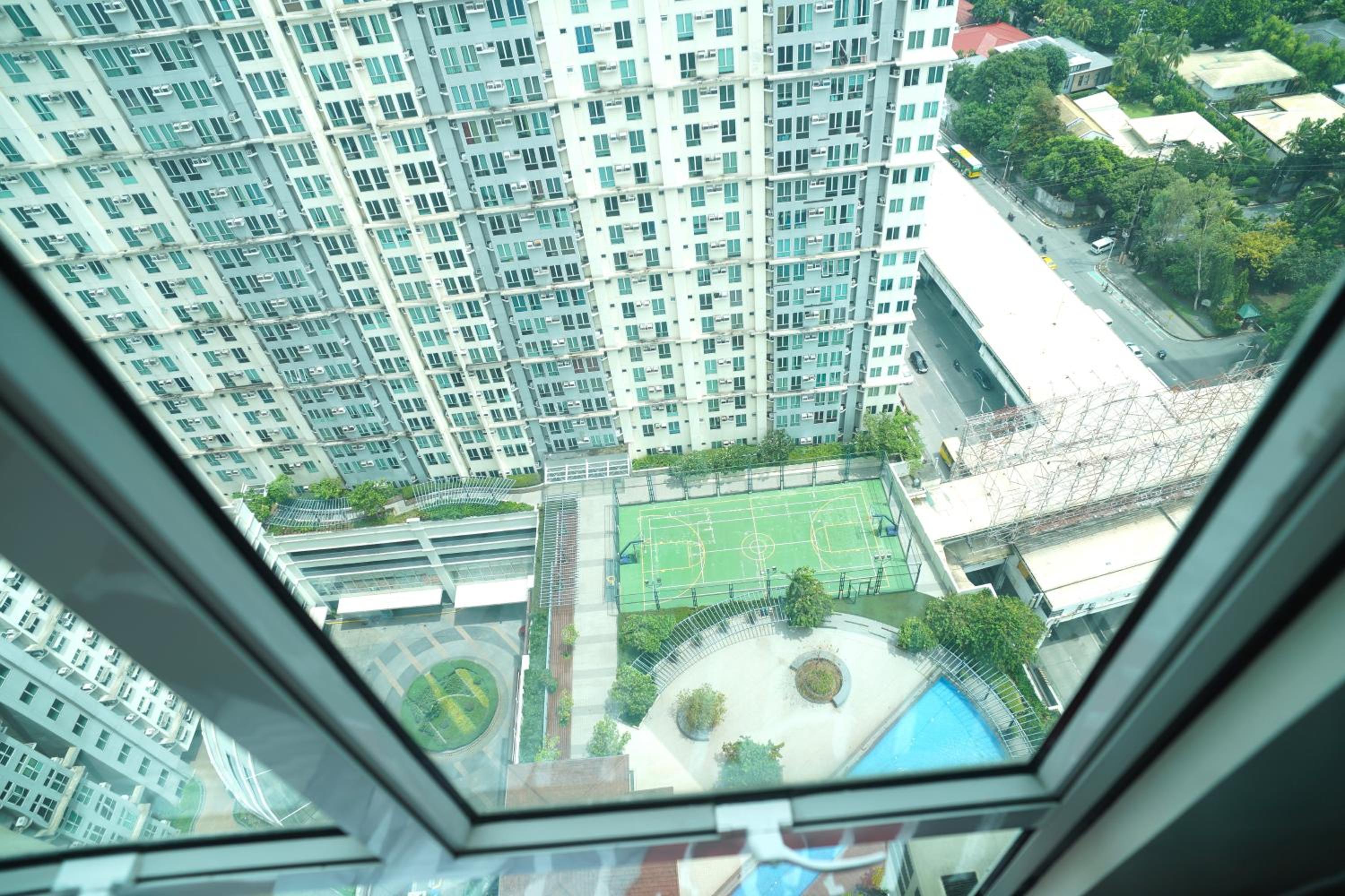 San Lorenzo Place Mall & Residences Tower 3 by Magallanes MRT station Makati