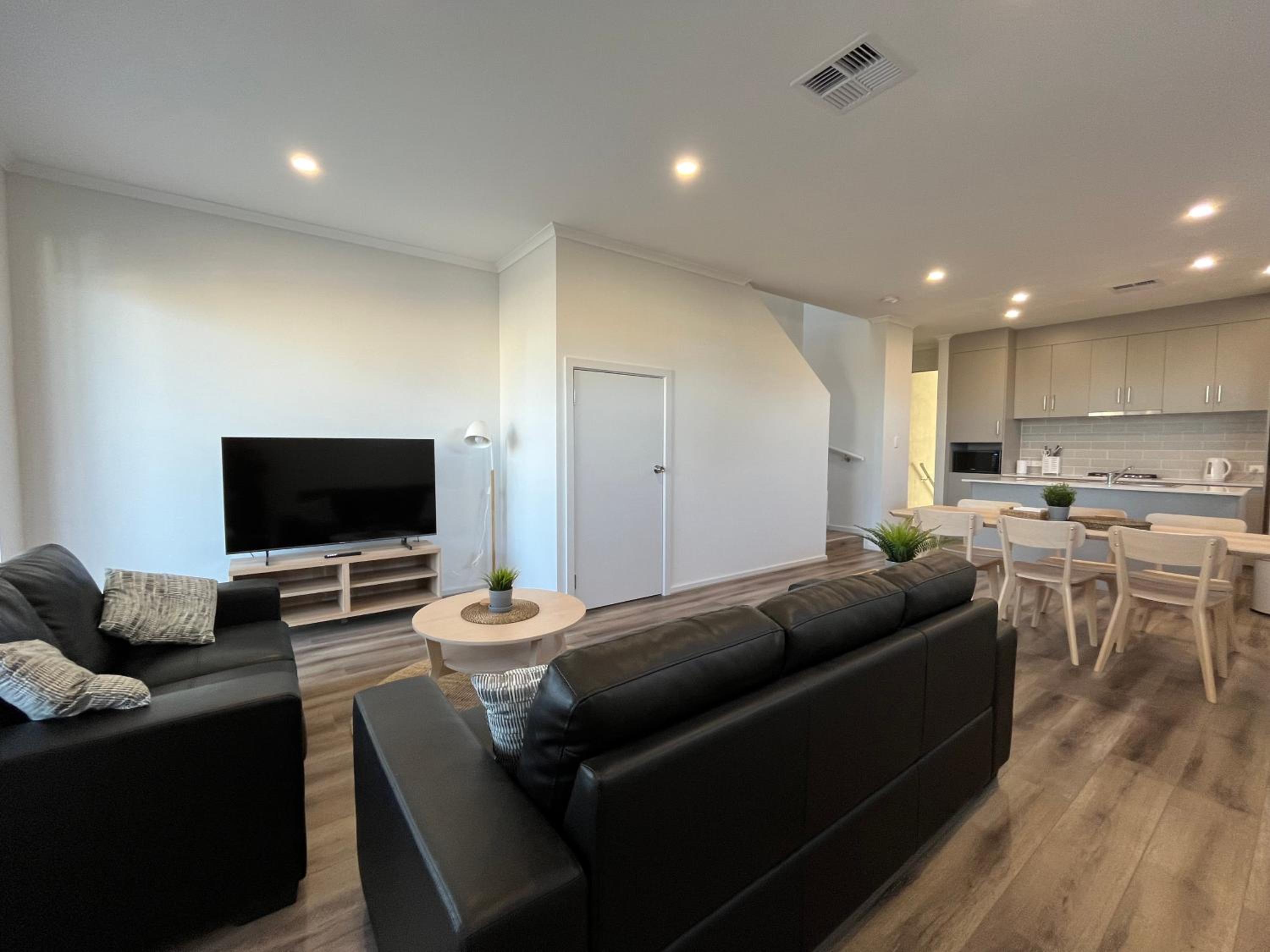 1 95 Esplanade, Semaphore