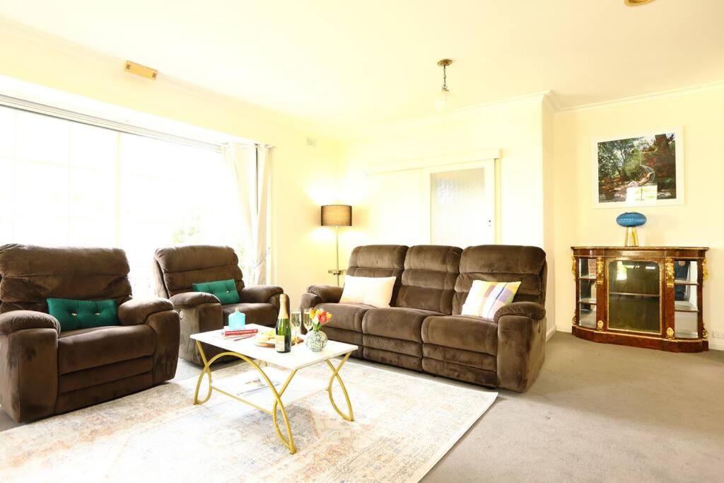 Hampton Spacious House & Pool