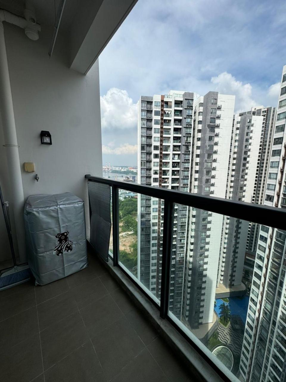 Cozy 1 Bedroom with Kitchen at CIQ