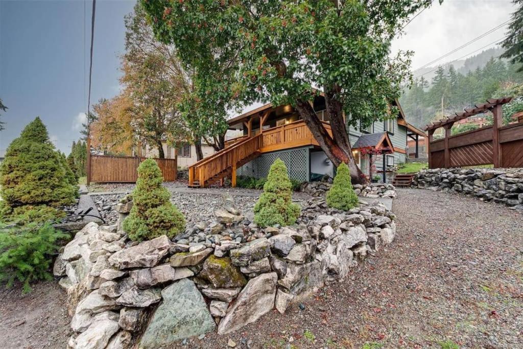 Cowichan Lake Cottages - Youbou