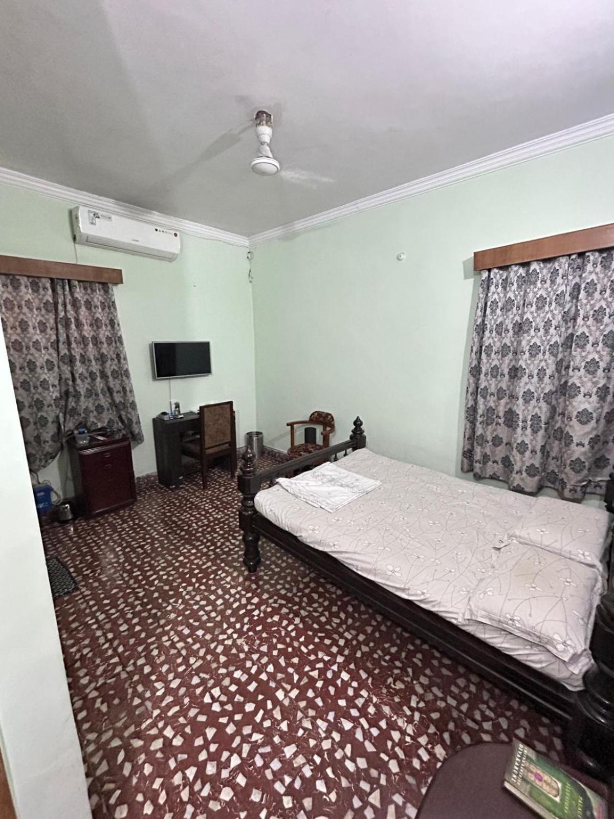 HOTEL O CHAPS'LE guest house kankarbagh