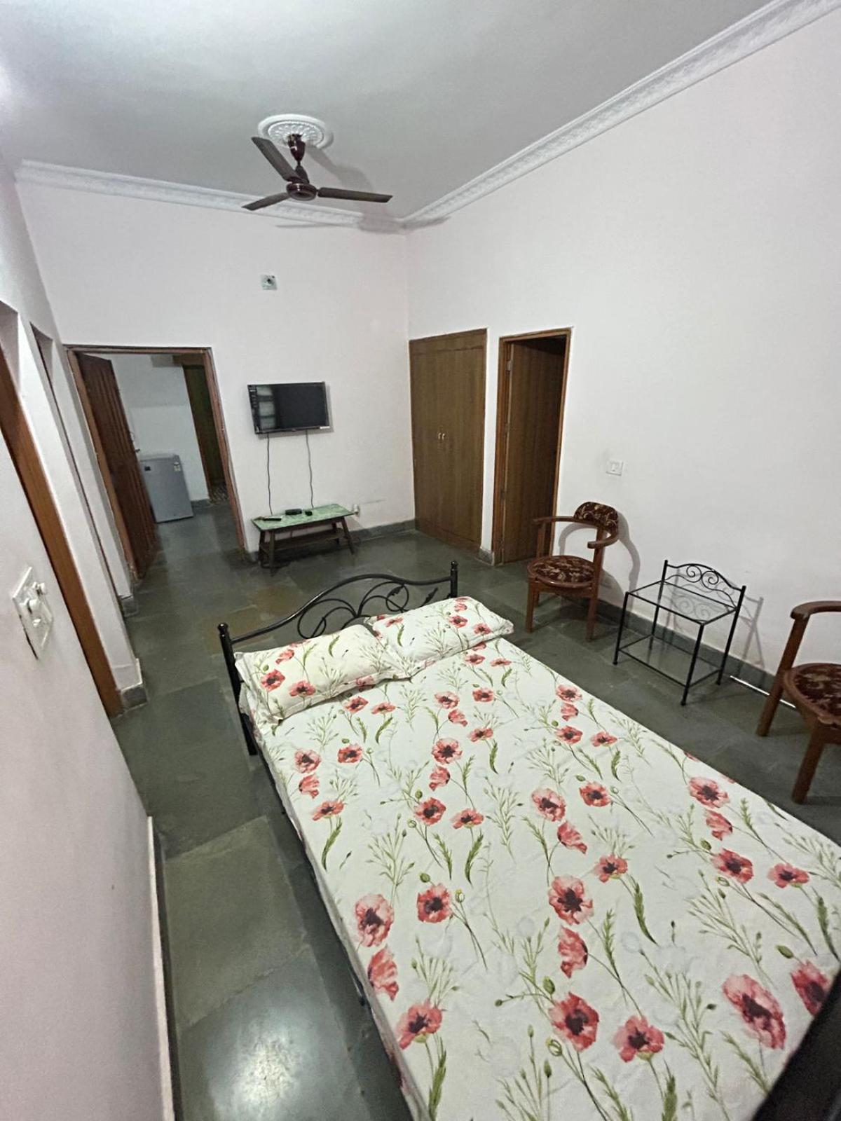 HOTEL O CHAPS'LE guest house kankarbagh