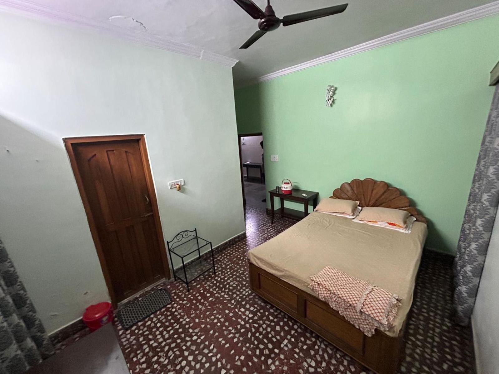 HOTEL O CHAPS'LE guest house kankarbagh