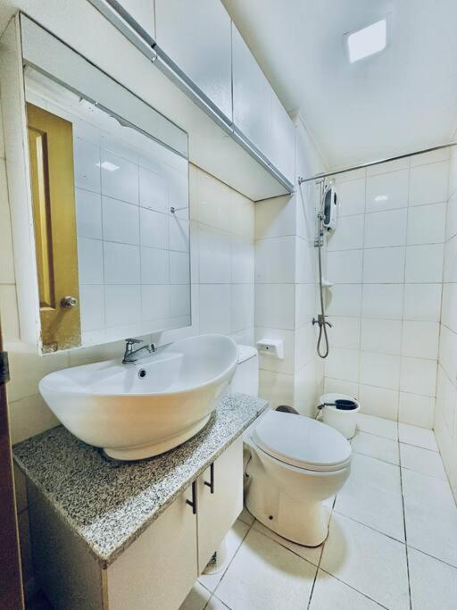Easy Access Modern Suite at 8 Spatial view 3