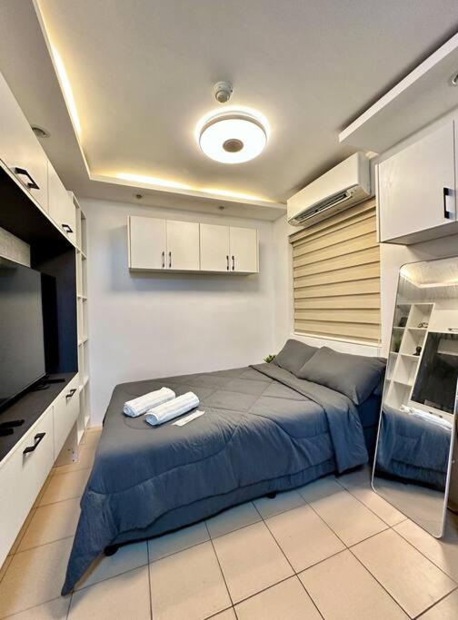 Easy Access Modern Suite at 8 Spatial view 4