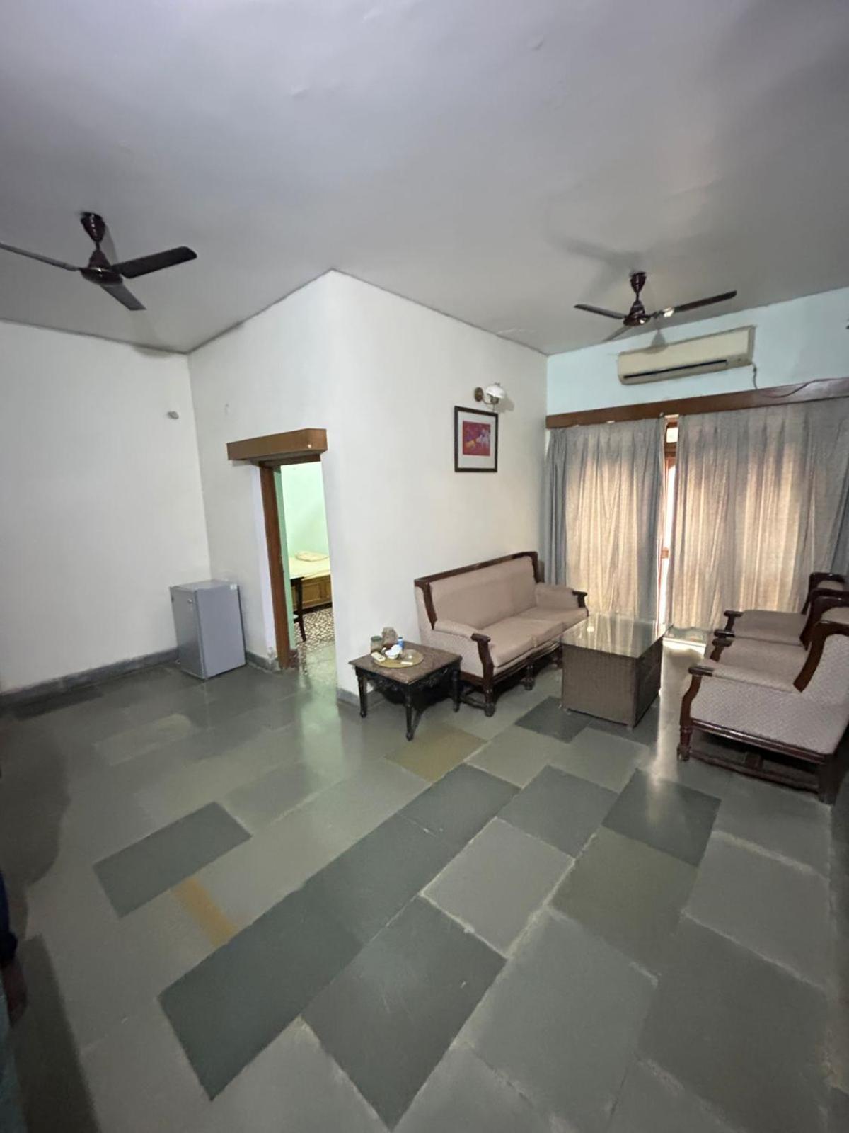 HOTEL O CHAPS'LE guest house kankarbagh