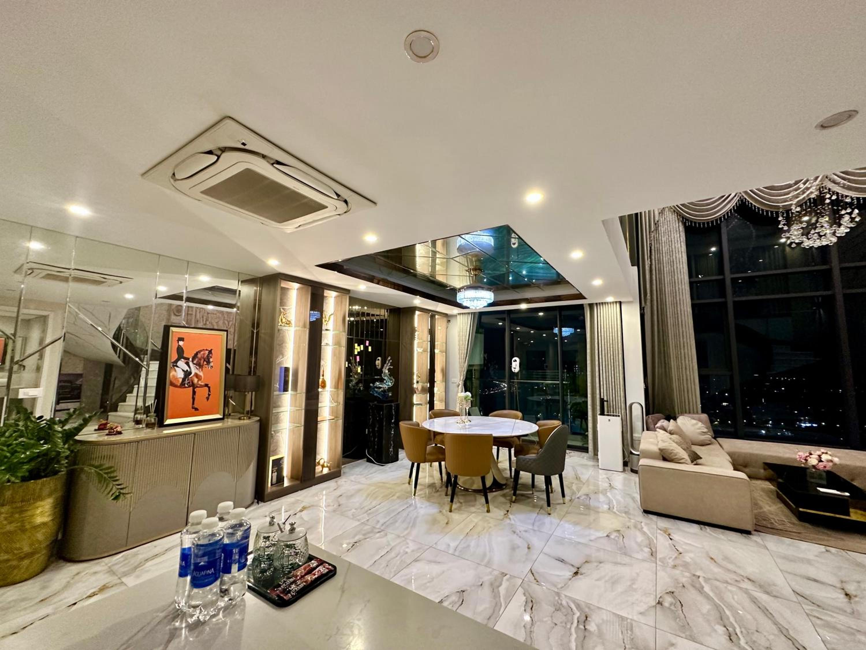 Queen Penhouse Duplex