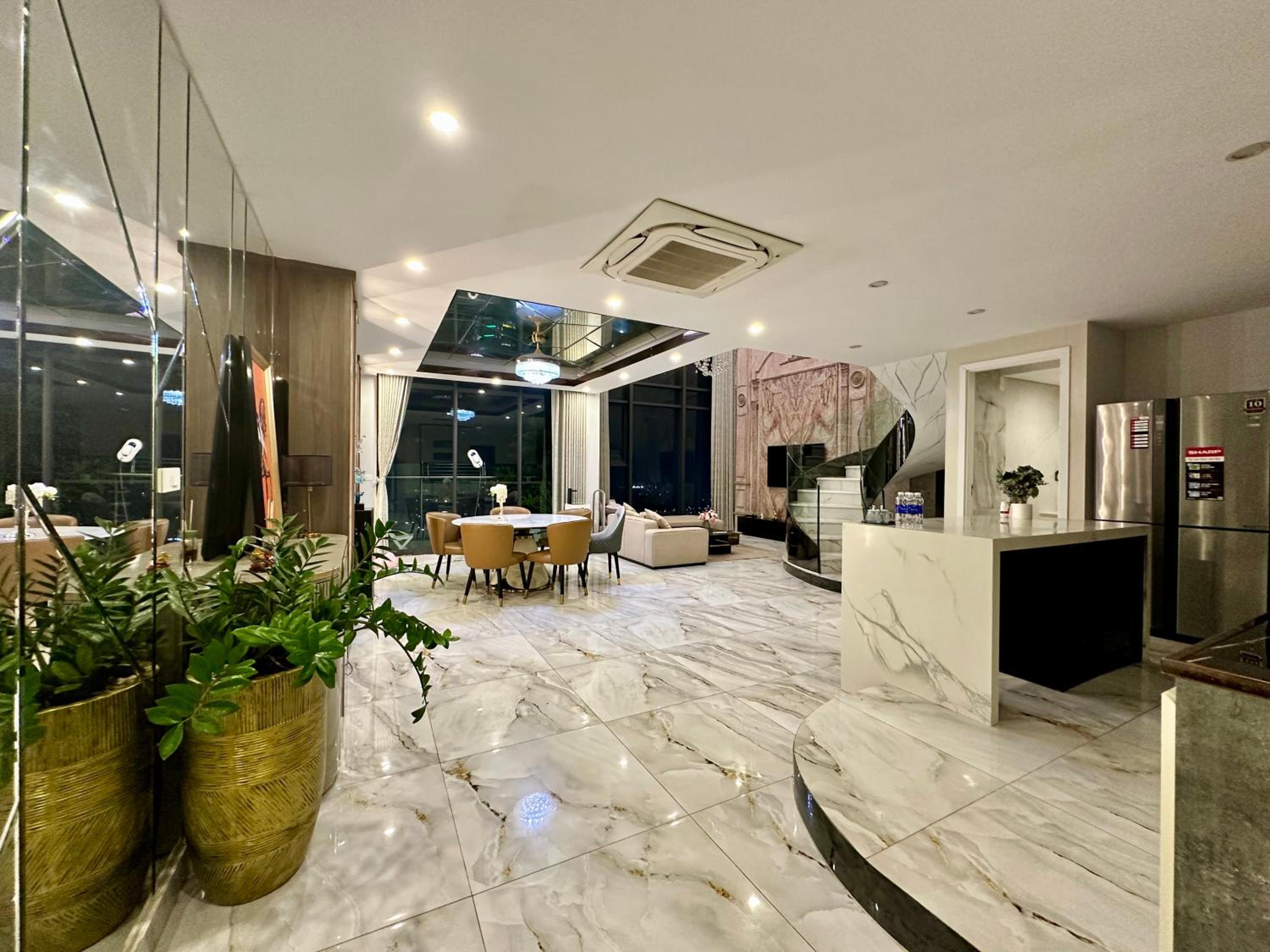 Queen Penhouse Duplex
