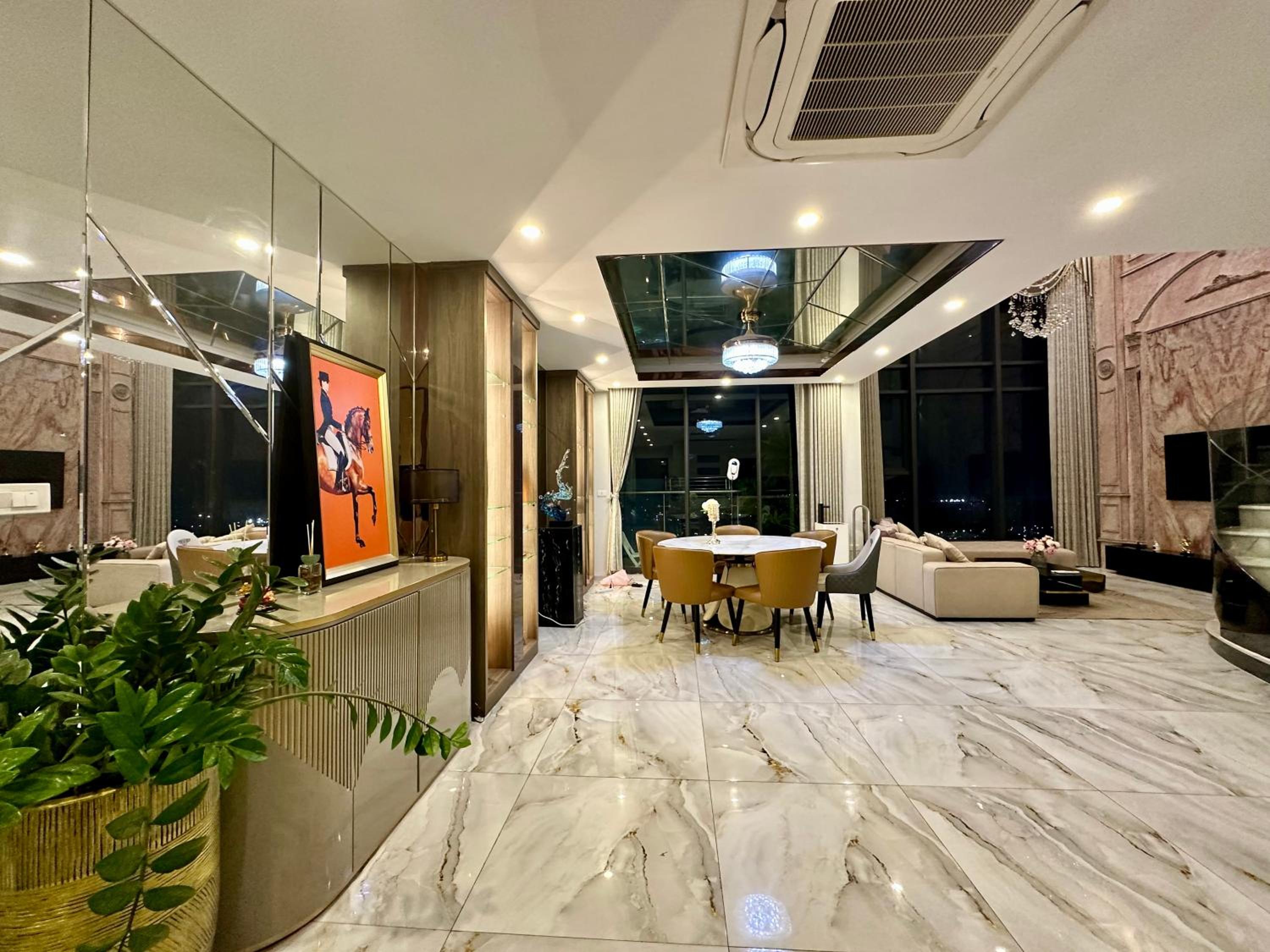 Queen Penhouse Duplex
