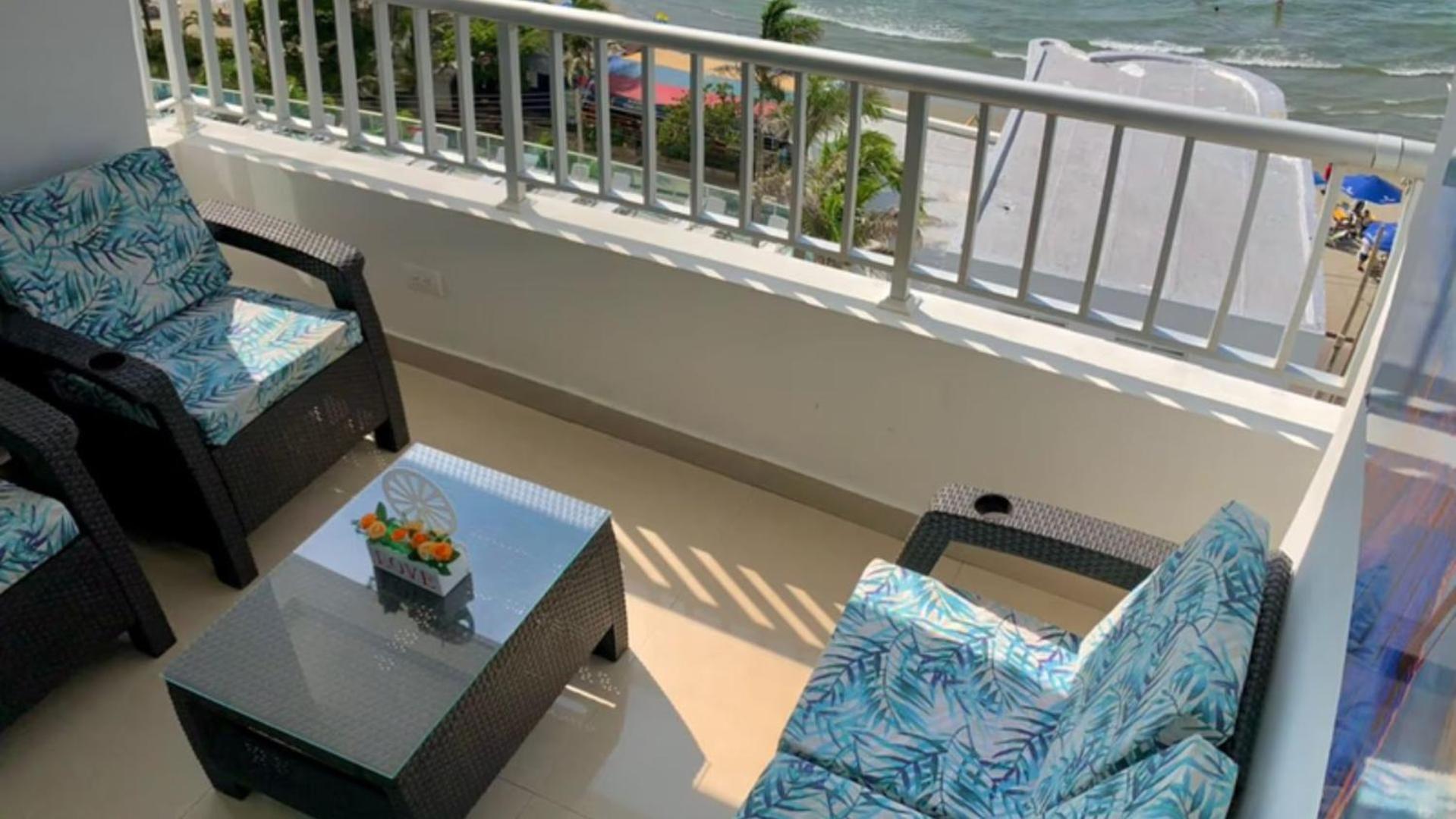 2P1-6 Seafront Apartment With Air Conditioning And Pool
