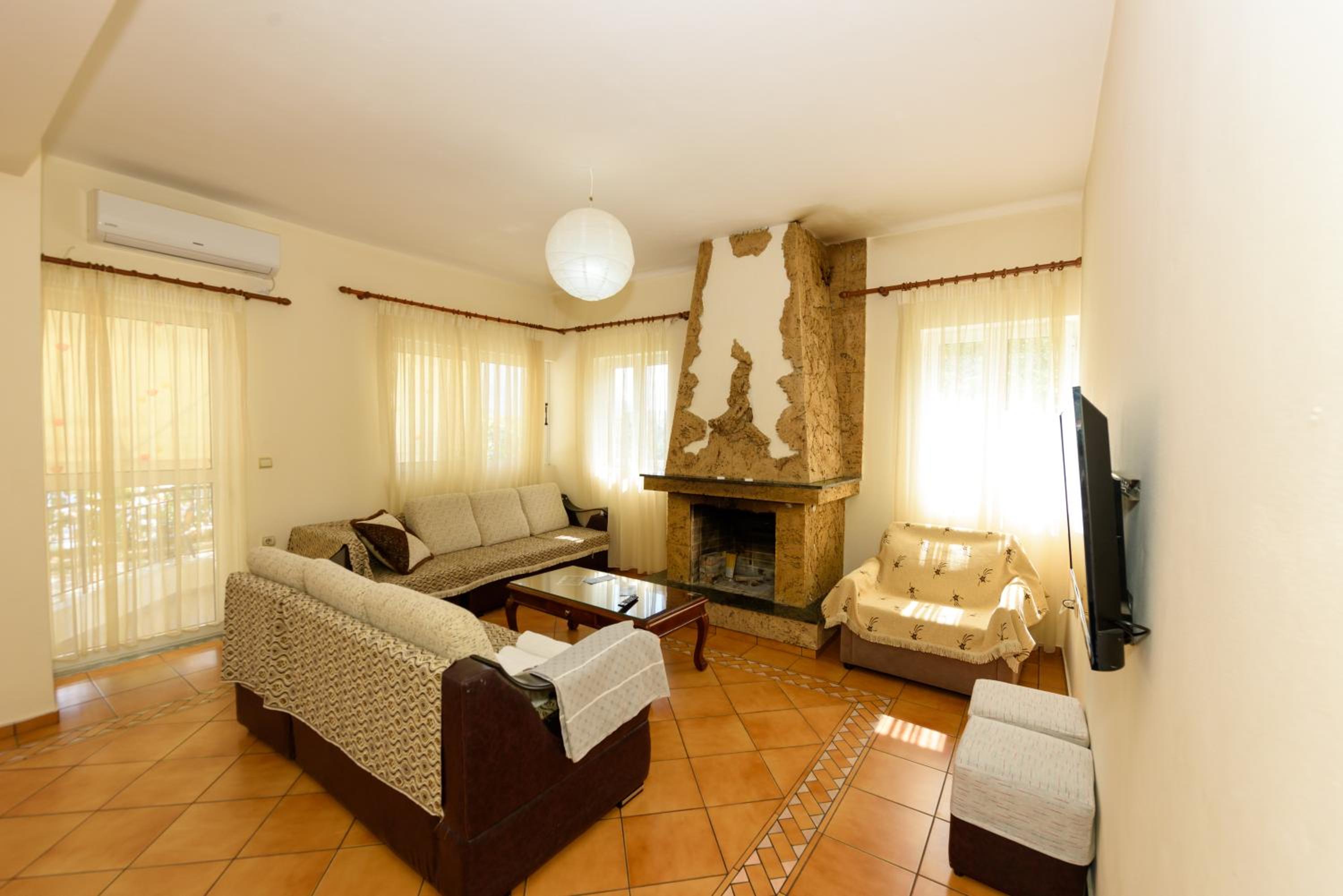 Vasili's Family Apartments