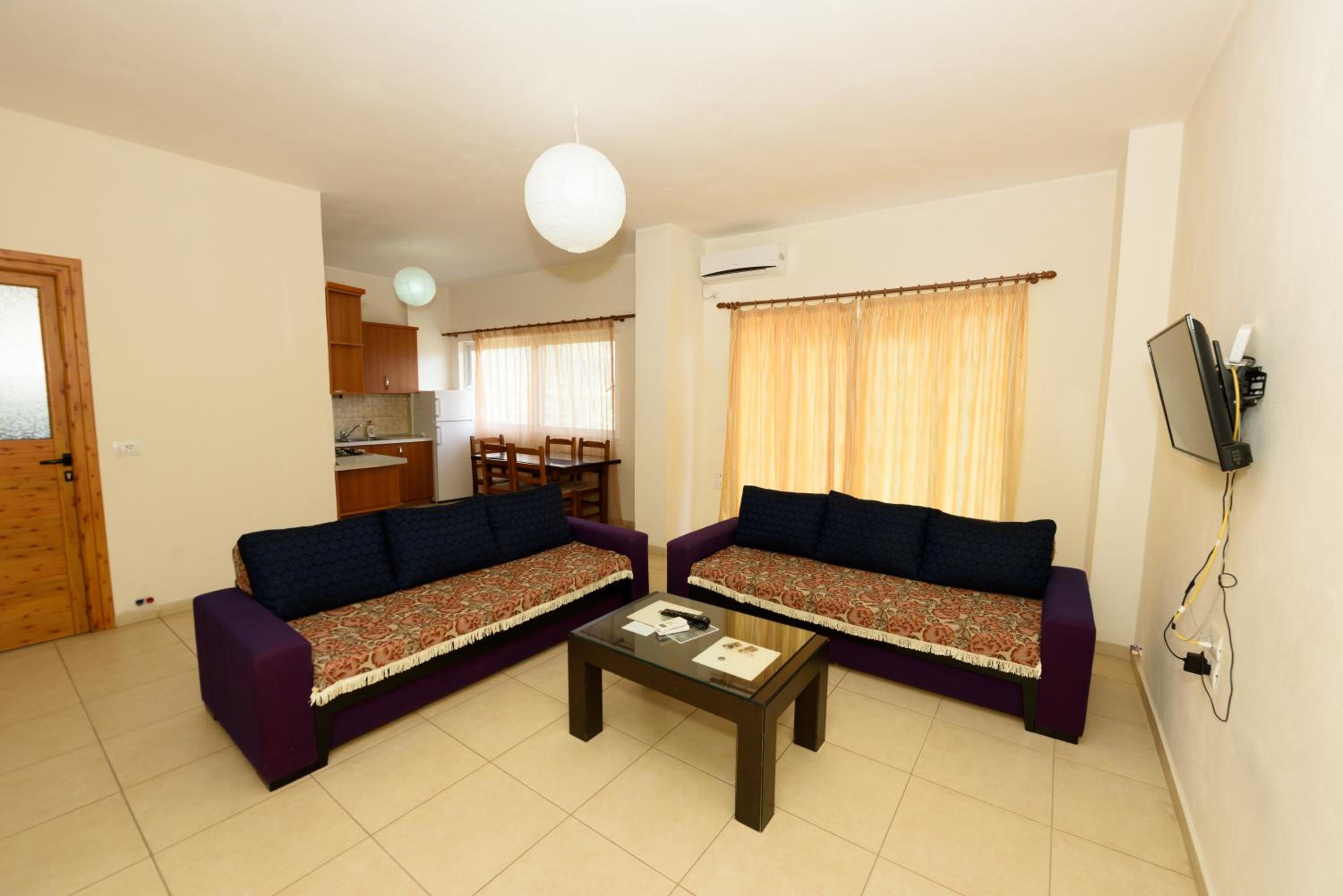 Vasili's Family Apartments