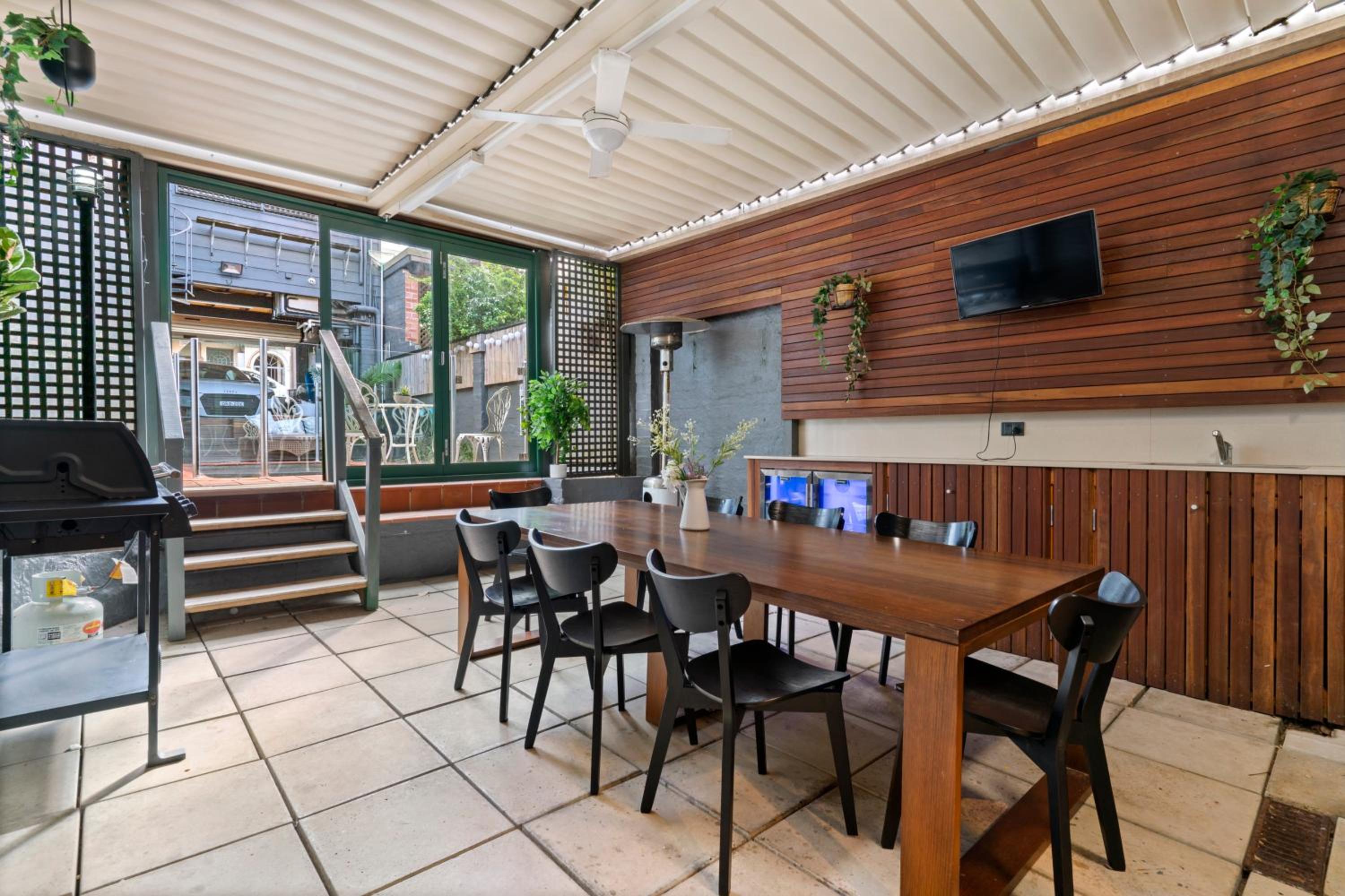 Country in City Darling Harbour Retreat Pool