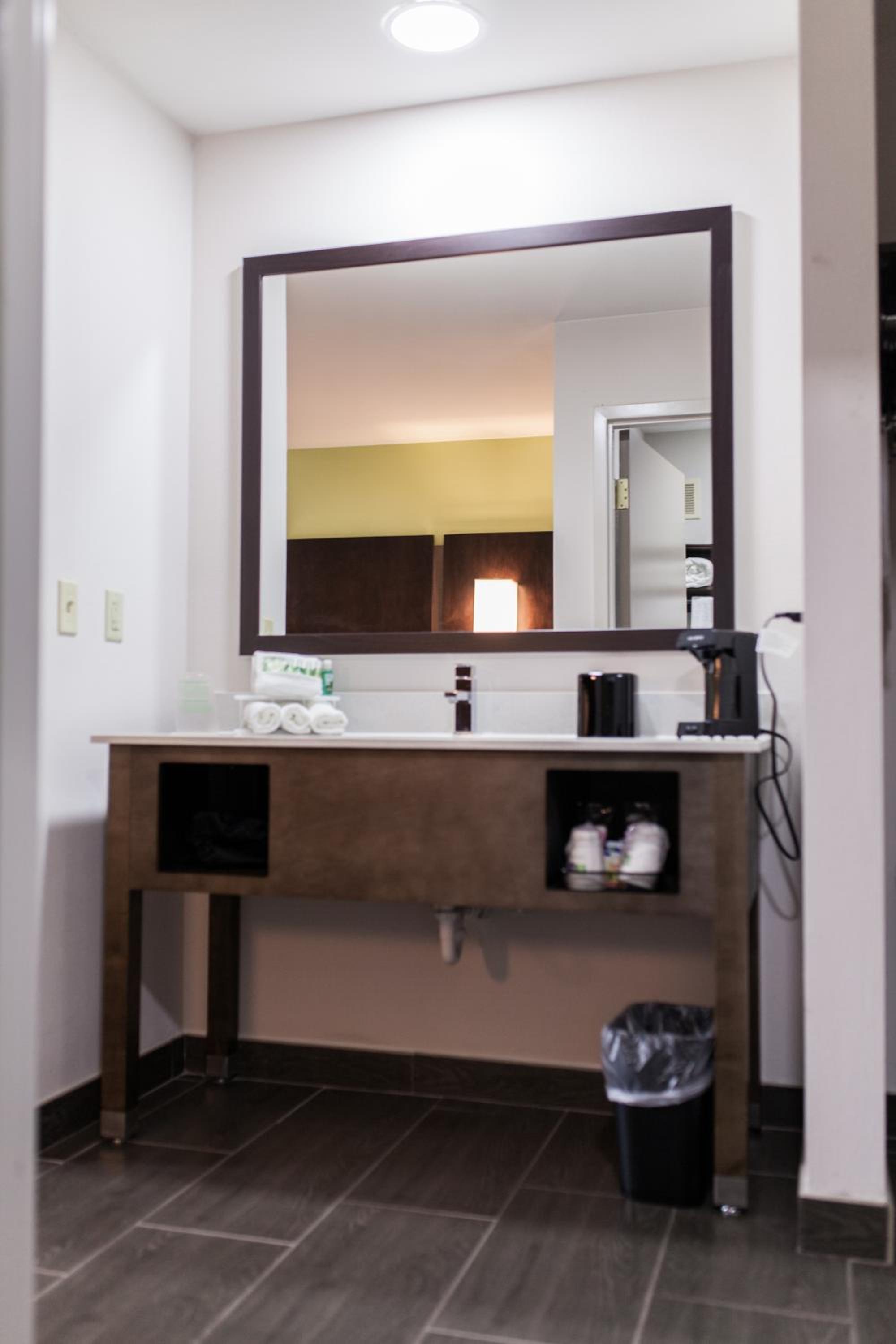 Sweetwater Vacations - Holiday Inn Express  Suites Sweetwater, an IHG Hotel - Property Image 2