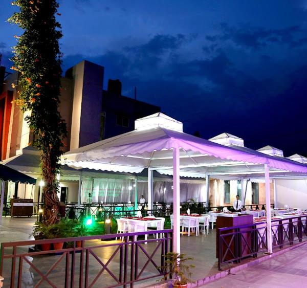 Hotel Shri Khedapati International,Dewas