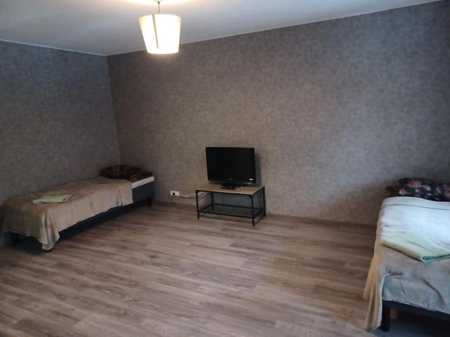 LibO-apartment, Myllymäki 25 with free parking