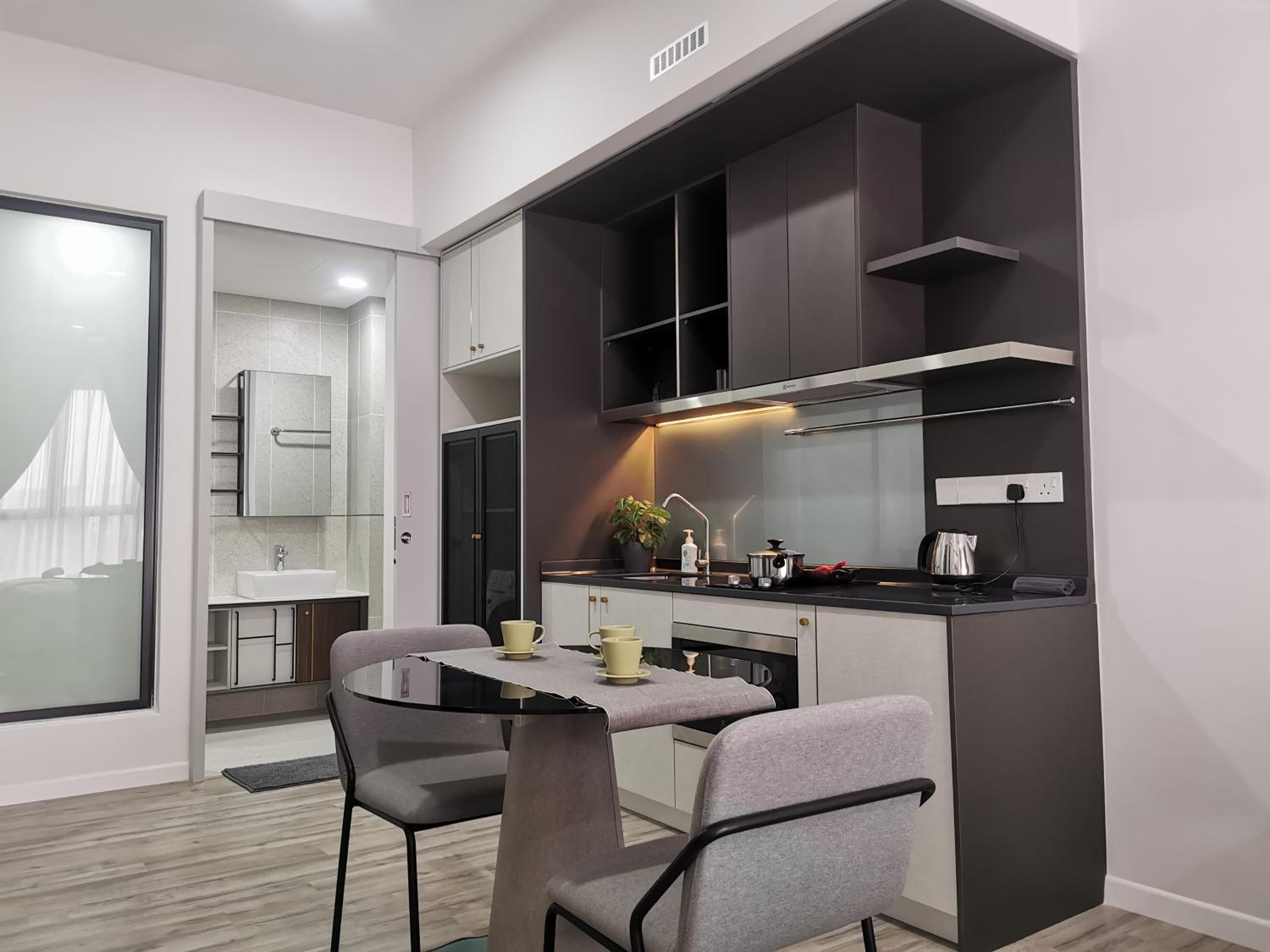 Millerz Square by Rverse Suite
