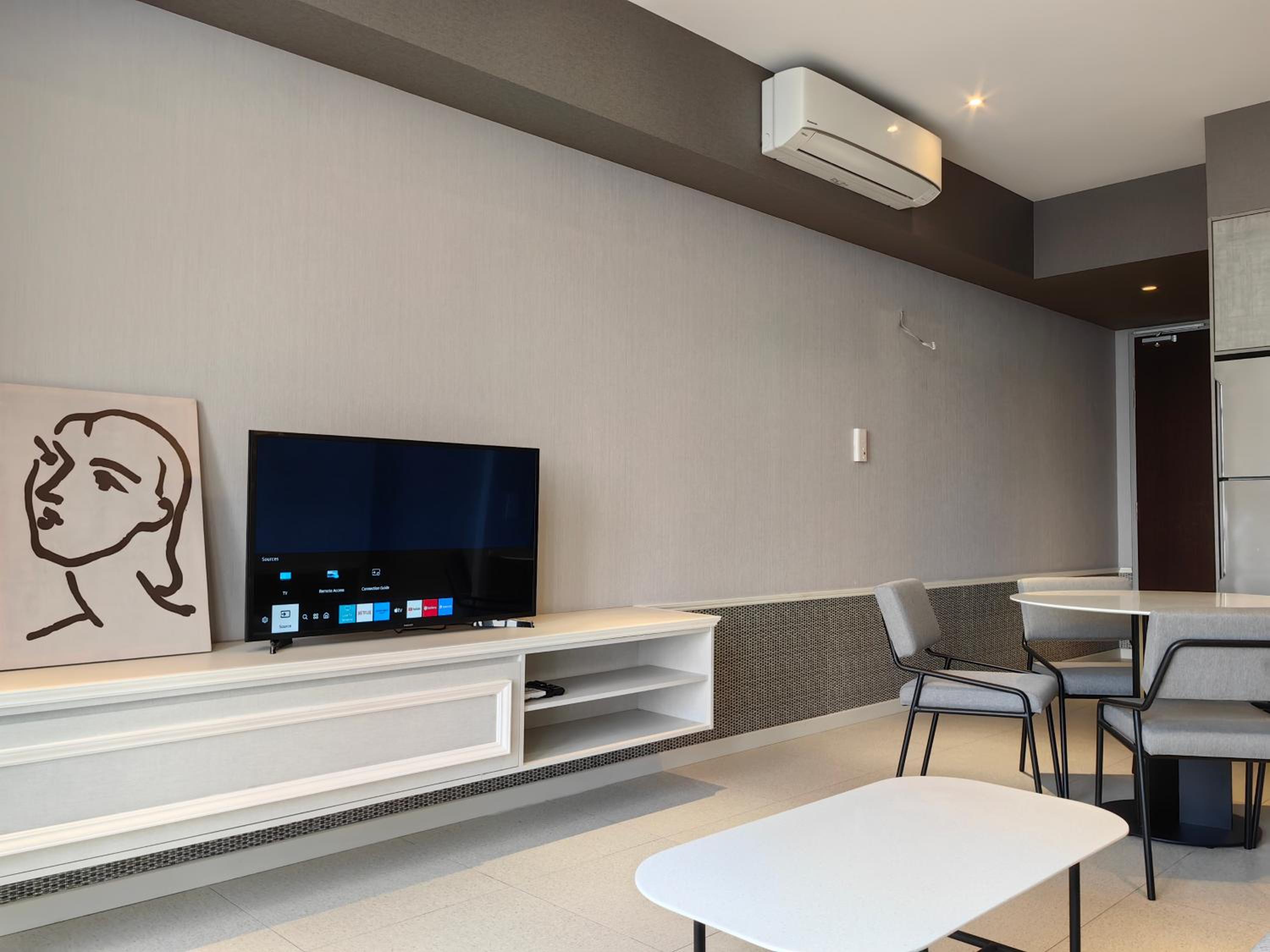 Millerz Square by Rverse Suite