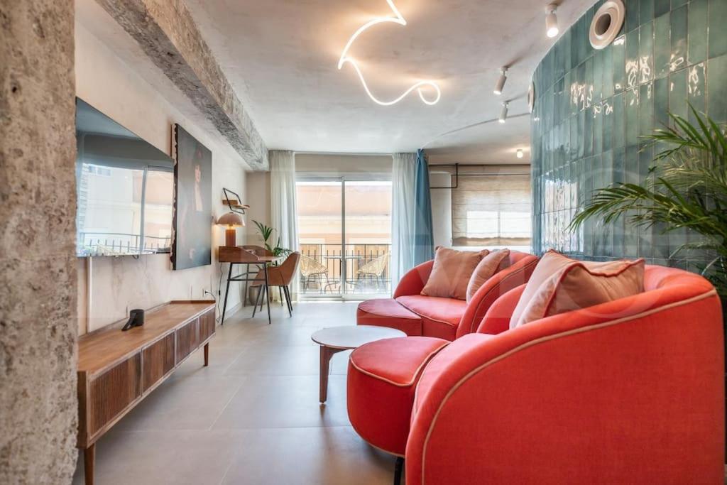 Art-lovers heaven with balcony in center by REMS