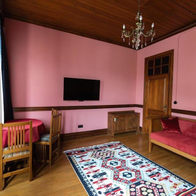 Beyoğlu'nun kalbinde yüksek tavanlı daire