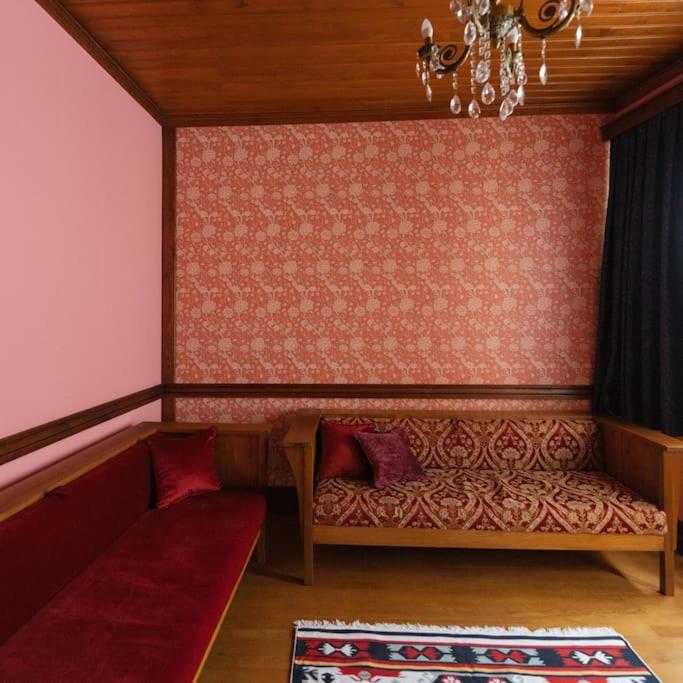 Beyoğlu'nun kalbinde yüksek tavanlı daire