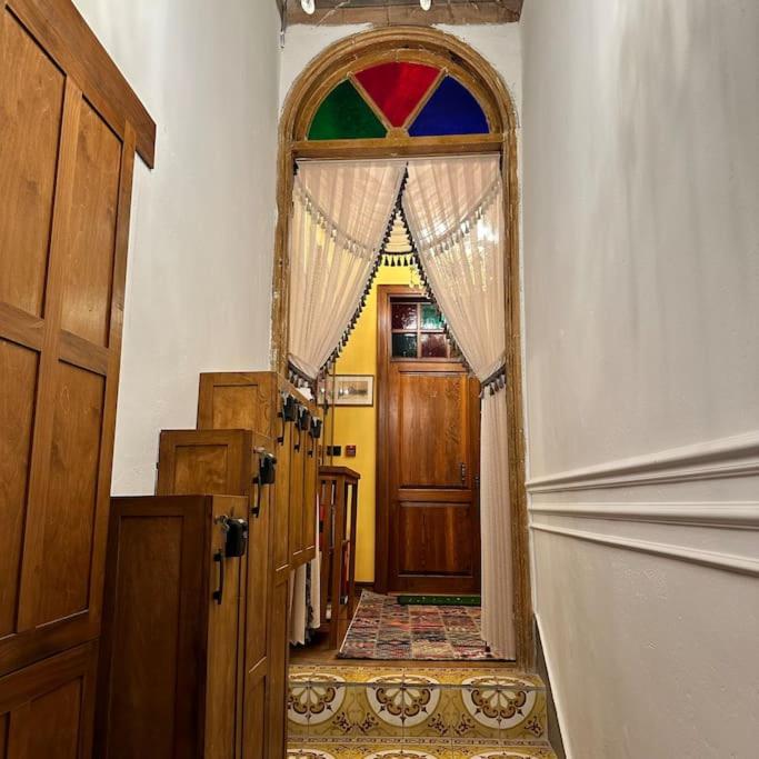 Beyoğlu'nun kalbinde yüksek tavanlı daire