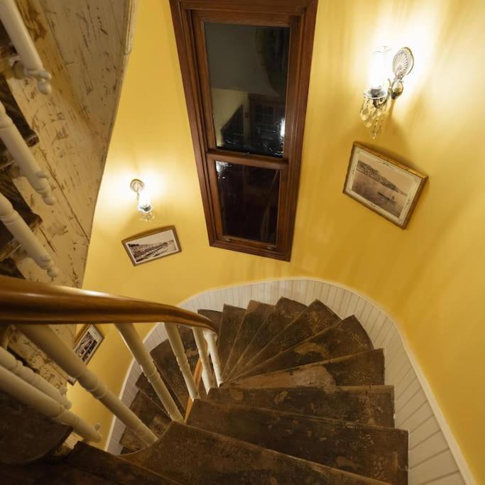 Beyoğlu'nun kalbinde yüksek tavanlı daire