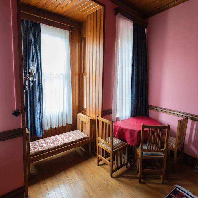 Beyoğlu'nun kalbinde yüksek tavanlı daire