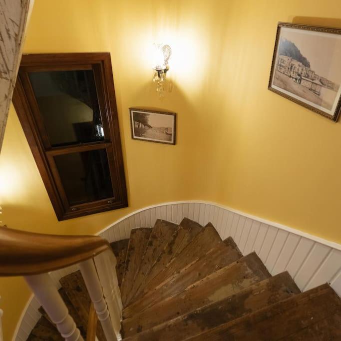 Beyoğlu'nun kalbinde yüksek tavanlı daire