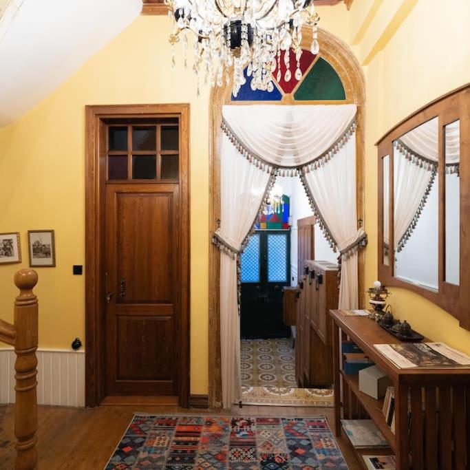 Beyoğlu'nun kalbinde yüksek tavanlı daire